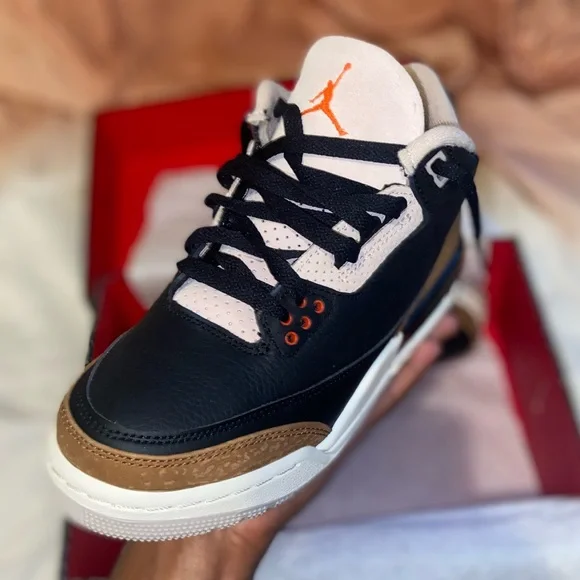 Air Jordan 3 Retro (GS) “Desert Elephant” - Picture 2 of 13